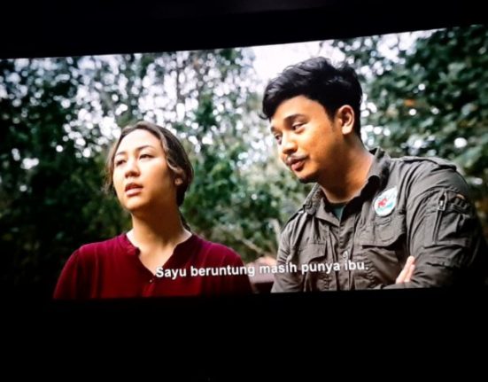 Momen Seru 'Pembisik' Dampingi Teman Tuna Netra dan Rungu saat Nonton Bareng Petualangan Sherina 2 di JAFF 2023