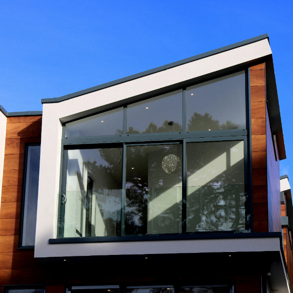Atap rumah miring - Pexels Expect Best