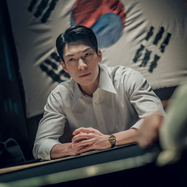 Wi-Ha-Joon-Instagram_@netflixkr.jpg